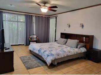 Se vende casa en Belén Heredia 26-987