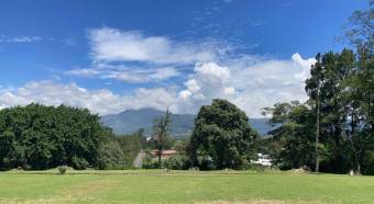 Se vende casa en Belén Heredia 26-987