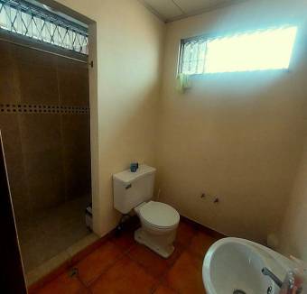 Venta de Propiedad con 3 Unidades en Moravia. 26-380