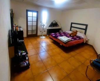 Venta de Propiedad con 3 Unidades en Moravia. 26-380