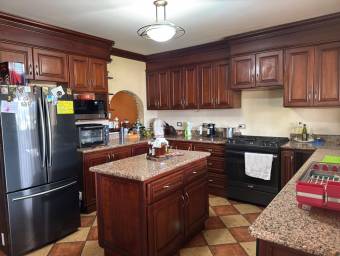 Se vende casa en Escazú San José 26-1085