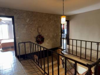 Se vende casa en Escazú San José 26-1085