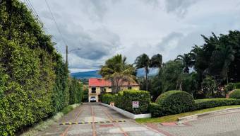Se vende casa en Escazú San José 26-1085