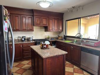 Se vende casa en Escazú San José 26-1085