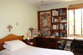 Se vende casa con uso de suelo mixto en Hospital San José 23-905