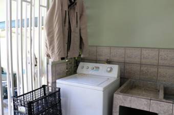 Se vende casa con uso de suelo mixto en Hospital San José 23-905