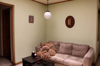 Se vende casa con uso de suelo mixto en Hospital San José 23-905