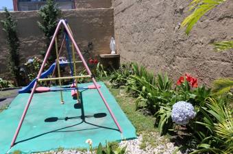 Se vende casa con uso de suelo mixto en Hospital San José 23-905