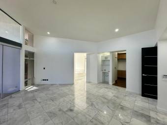 Se vende casa en Piedades Santa Ana 26-579