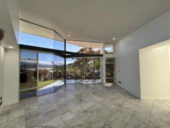Se vende casa en Piedades Santa Ana 26-579