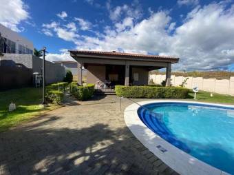 Venta de Casa de Lujo en Condominio Villas del Río, Alajuela. RAH 26-1970