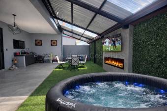 Venta de Casa de Lujo en Condominio Villas del Río, Alajuela. RAH 26-1970
