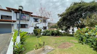 Se alquila casa en Escazú Centro 26-1349