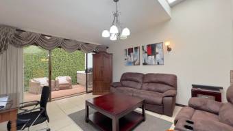 Hermosa Casa en venta en Curridabat MLS 26-945