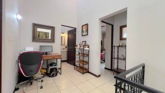 Hermosa Casa en venta en Curridabat MLS 26-945