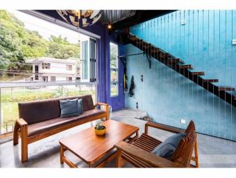 MODERN HOUSE FOR SALE IN SANTA ANA WITH VIEWS OF THE CENTRAL VALLEY