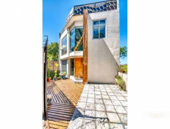 MODERN HOUSE FOR SALE IN SANTA ANA WITH VIEWS OF THE CENTRAL VALLEY