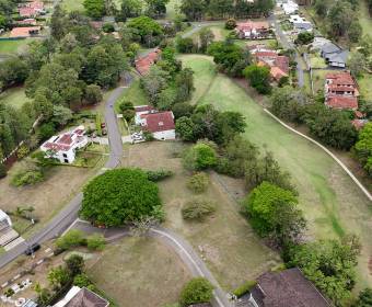 Lote plano de 997 m2 en venta en Condominio Bajo Par, dentro de Ciudad Hacienda Los Reyes