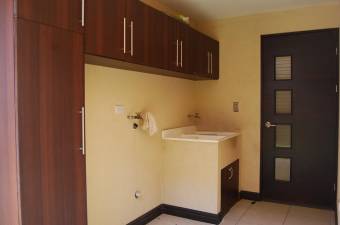 Se vende casa en Santa Ana San José 24-1647