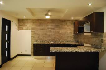 Se vende casa en Santa Ana San José 24-1647