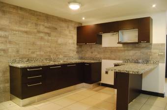 Se vende casa en Santa Ana San José 24-1647