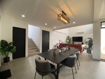 Se vende casa en San Rafael Escazú 26-522