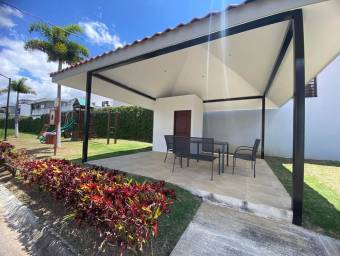 Se vende casa en San Rafael Escazú 26-522