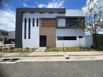 Se vende casa en San Rafael Escazú 26-522