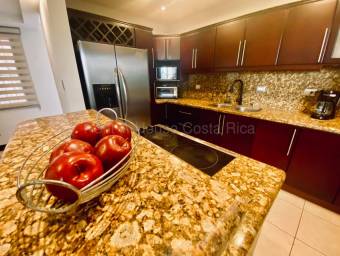 OPORTUNIDAD BELLA CASA EN ALQUILER  EN SANTA ANA  MP 26-1963