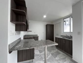 Casa en venta en condominio moderno con jardín y amenidades #26-1395 GS