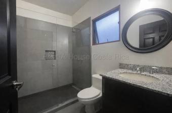 Casa en venta en condominio con terraza y amenidades premium en Ulloa #26-1600 GS