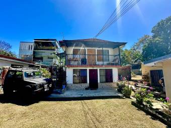 Venta propiedad con casa principal  2 apartamentos en amplio terreno #26-1520 GS