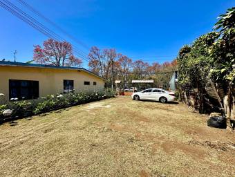 Venta propiedad con casa principal  2 apartamentos en amplio terreno #26-1520 GS