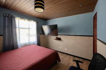 Venta propiedad con casa principal  2 apartamentos en amplio terreno #26-1520 GS