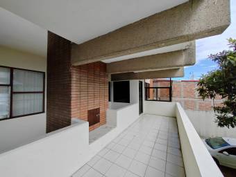 Se vende apartamento en Hospital San José 25-727