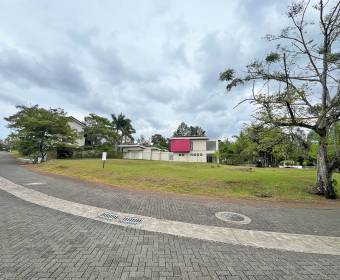 Lote plano de 887 m2 en venta en Condominio Bajo Par, dentro de Ciudad Hacienda Los Reyes