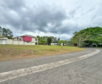 Lote plano de 887 m2 en venta en Condominio Bajo Par, dentro de Ciudad Hacienda Los Reyes