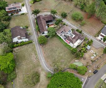 Lote plano de 887 m2 en venta en Condominio Bajo Par, dentro de Ciudad Hacienda Los Reyes