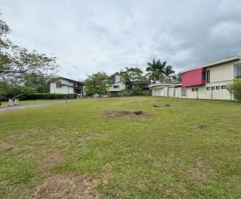 Lote plano de 887 m2 en venta en Condominio Bajo Par, dentro de Ciudad Hacienda Los Reyes