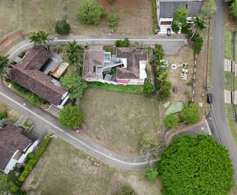 Lote plano de 887 m2 en venta en Condominio Bajo Par, dentro de Ciudad Hacienda Los Reyes
