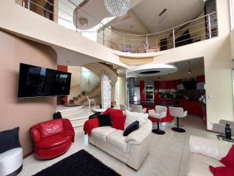 Se vende casa en Santo Domingo Heredia 26-280