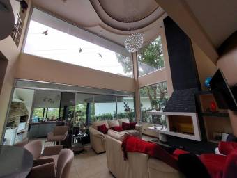 Se vende casa en Santo Domingo Heredia 26-280