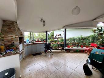 Se vende casa en Santo Domingo Heredia 26-280
