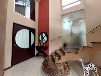 Se vende casa en Santo Domingo Heredia 26-280
