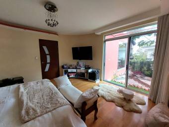 Se vende casa en Santo Domingo Heredia 26-280