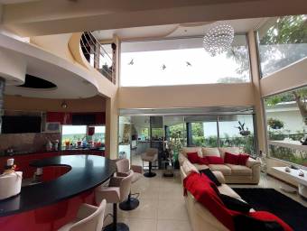 Se vende casa en Santo Domingo Heredia 26-280