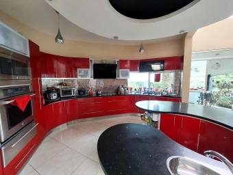 Se vende casa en Santo Domingo Heredia 26-280