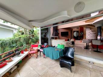 Se vende casa en Santo Domingo Heredia 26-280