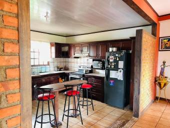 Venta de Amplia Casa en Santo Domingo-Heredia. RAH 26-632 Venta de Amplia Casa en Santo Domingo-Heredia. RAH 26-632