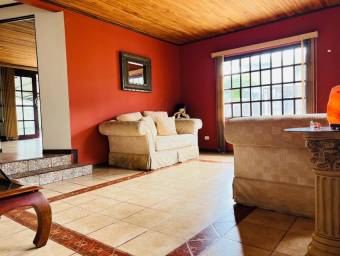 Venta de Amplia Casa en Santo Domingo-Heredia. RAH 26-632 Venta de Amplia Casa en Santo Domingo-Heredia. RAH 26-632